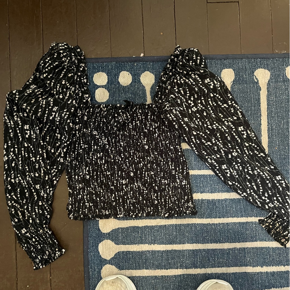 Black and White long Sleeve Floral Blouse xs